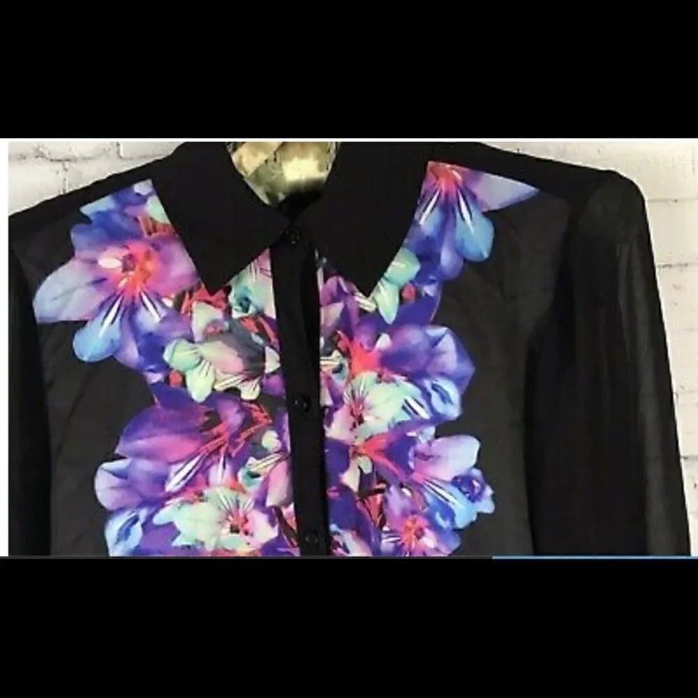 💥Express Button front floral print black blouse size : Small - Picture 10 of 13